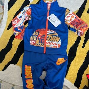 NWT Nike Set 2T